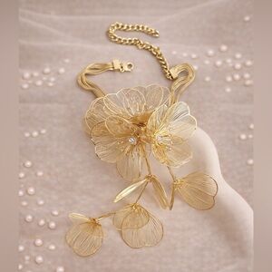 Zara Kate Middleton Famous Cascading Floral Necklace